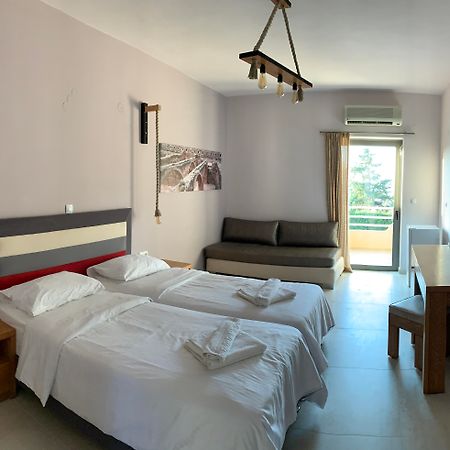 Dioni Hotel Adelianos Kampos Zewnętrze zdjęcie