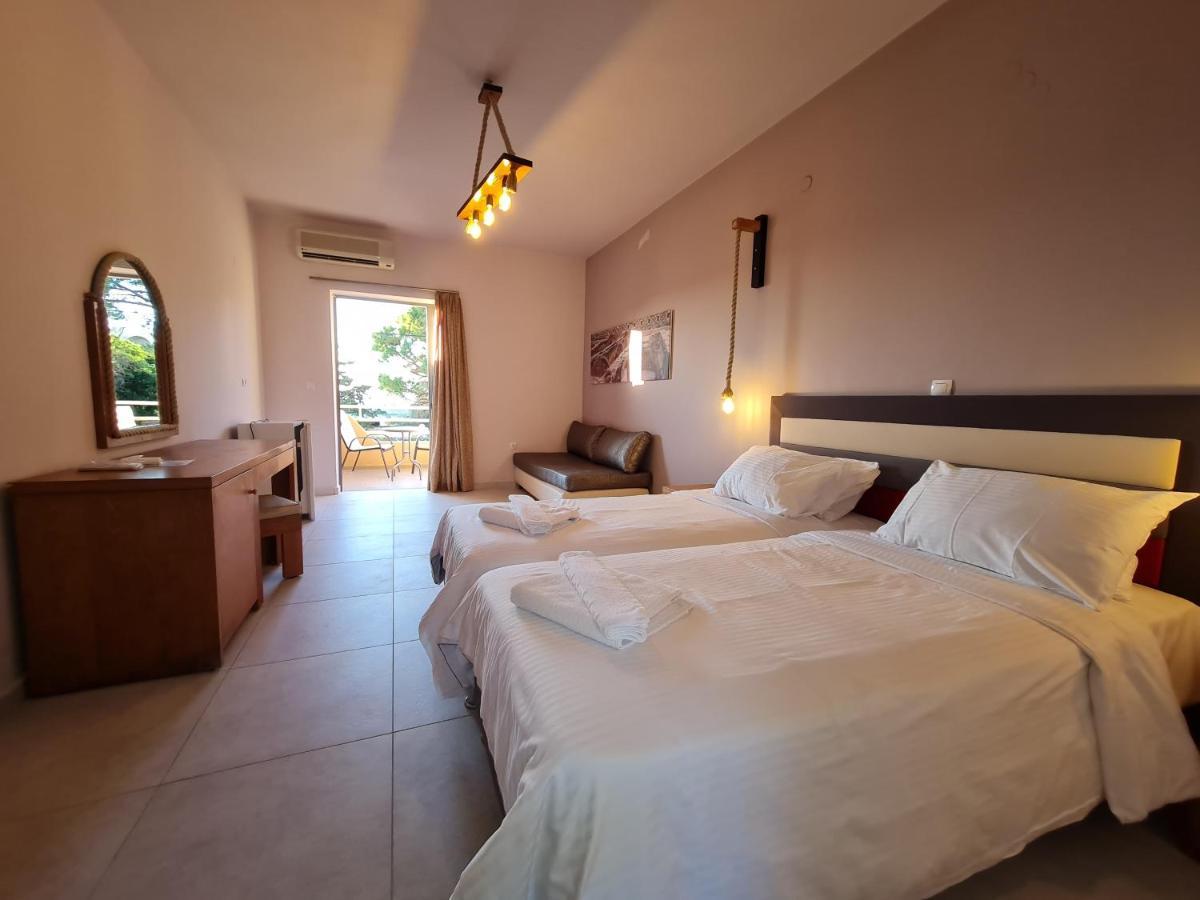 Dioni Hotel Adelianos Kampos Zewnętrze zdjęcie