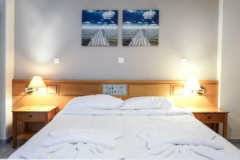 Dioni Hotel Adelianos Kampos Zewnętrze zdjęcie