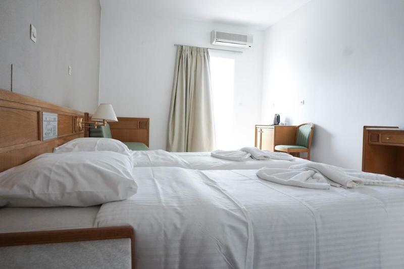 Dioni Hotel Adelianos Kampos Zewnętrze zdjęcie