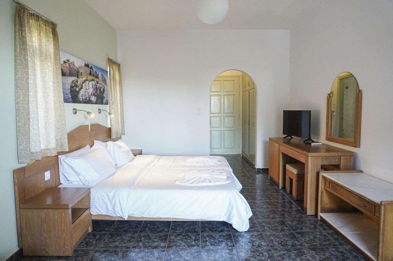 Dioni Hotel Adelianos Kampos Zewnętrze zdjęcie