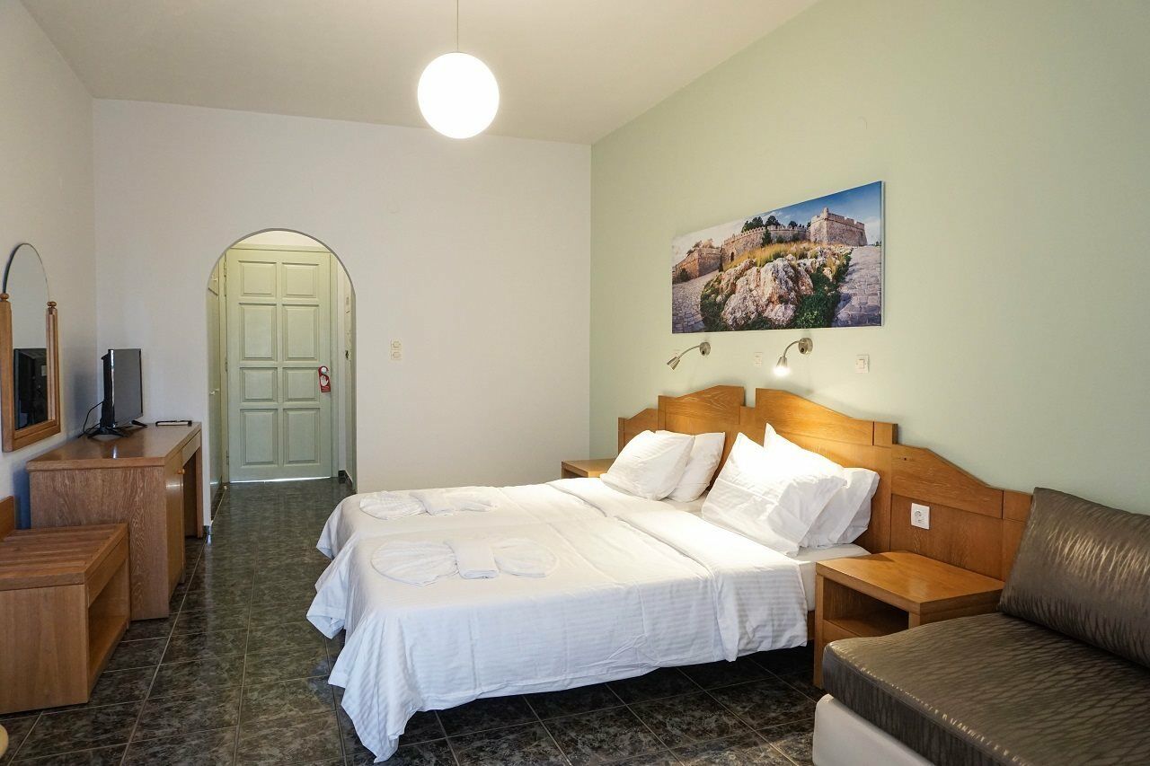 Dioni Hotel Adelianos Kampos Zewnętrze zdjęcie
