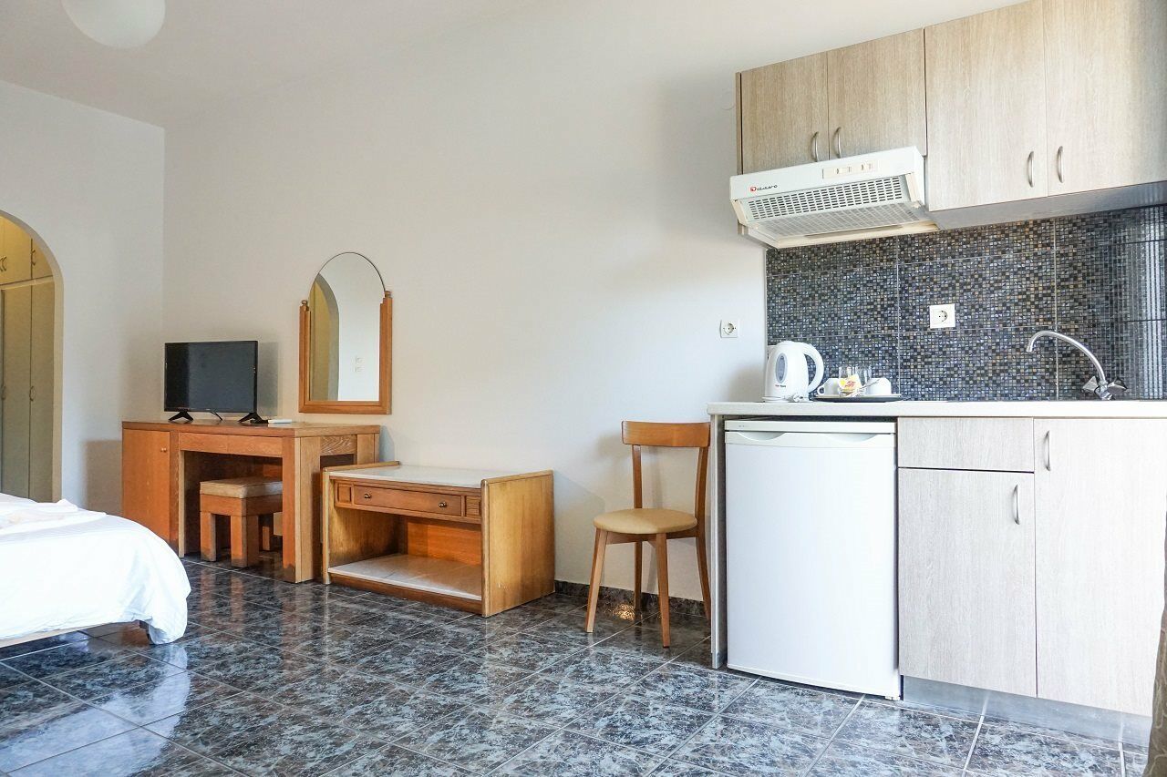 Dioni Hotel Adelianos Kampos Zewnętrze zdjęcie